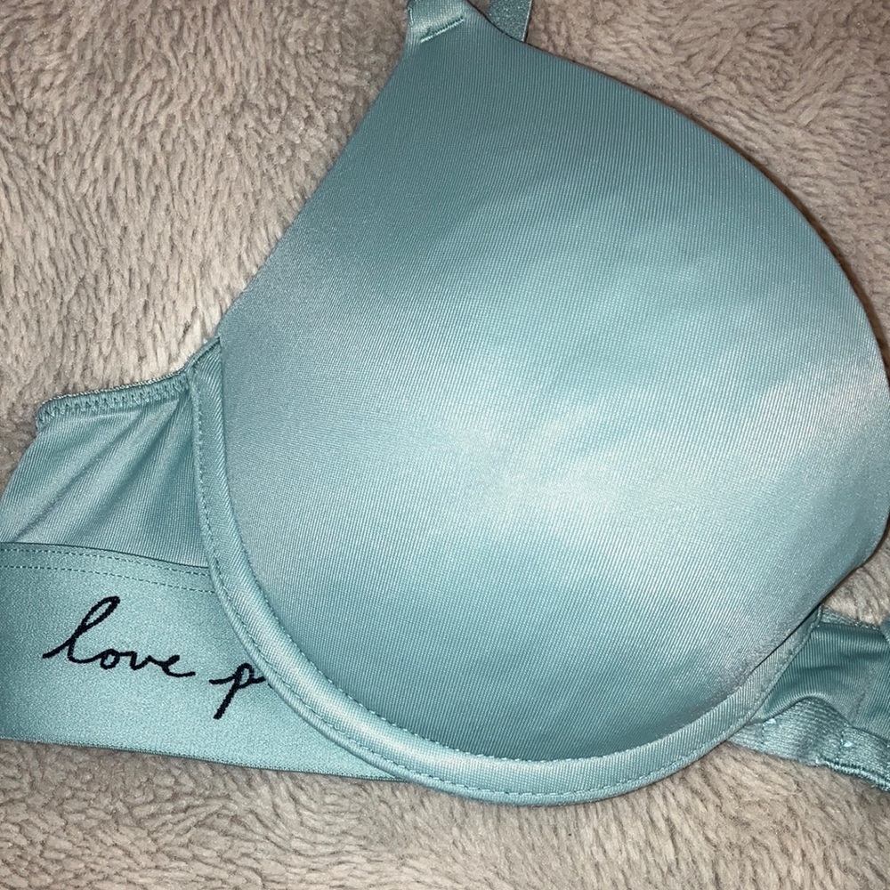 ๐4 for $20 VS Pink Wear Everywhere Push-Up, size 34B - Picture 2 of 10
